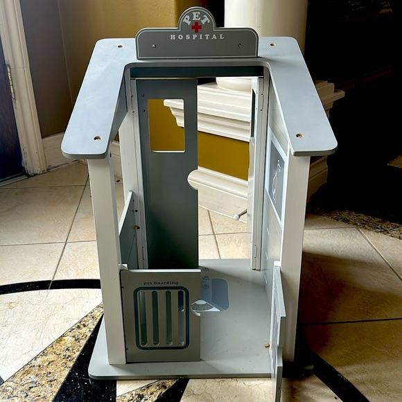 Pottery Barn Kids Pet Hospital - Picture 2 of 6